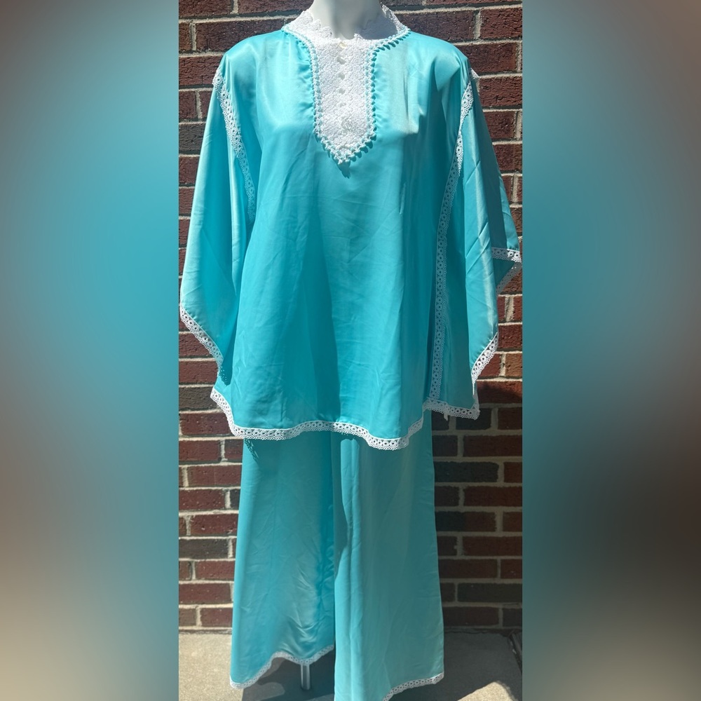 Vintage Christian Dior Night Set – Aqua Blue Satin & Lace Pajama Loungewear